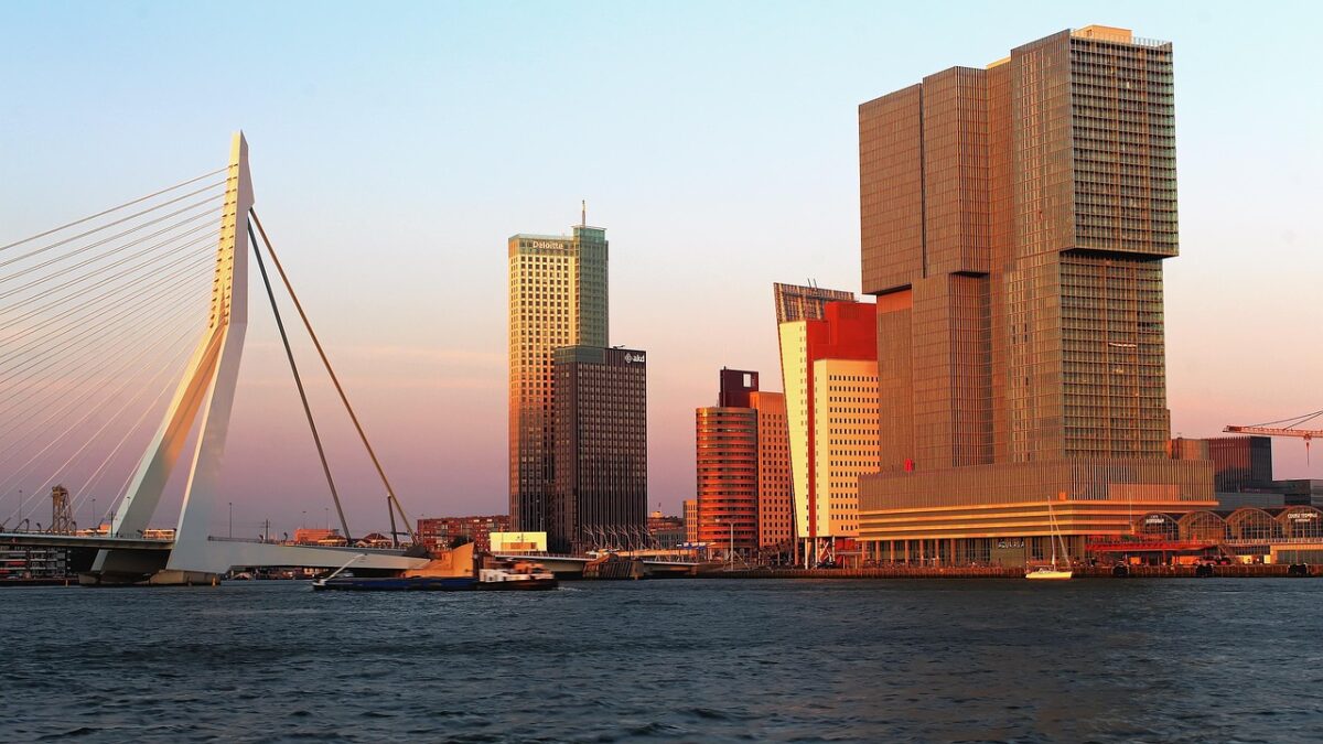 rotterdam-1611943_1280